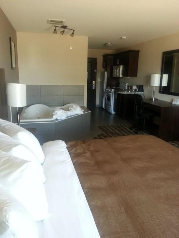 Western Star Inn & Suites Stoughton Екстер'єр фото