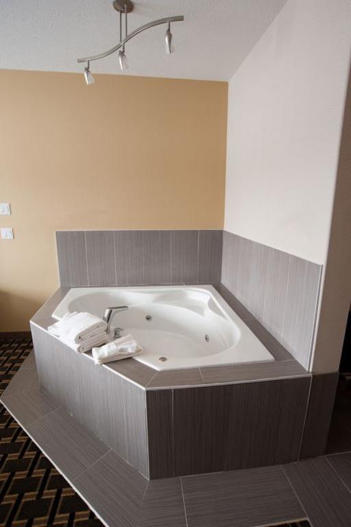 Western Star Inn & Suites Stoughton Екстер'єр фото
